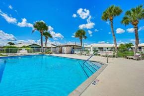 Sunny Canal-View Villa with Lanai in Sebring!